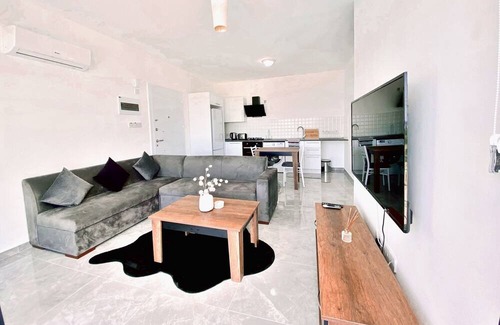 Edremit Apartamento | Flat w Shared Pool 2 min to Beach in Edremit