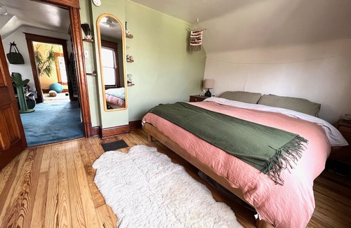 Mapleton Hill Casa | Downtown historic mountain-view charmer - walk to trails and shops!