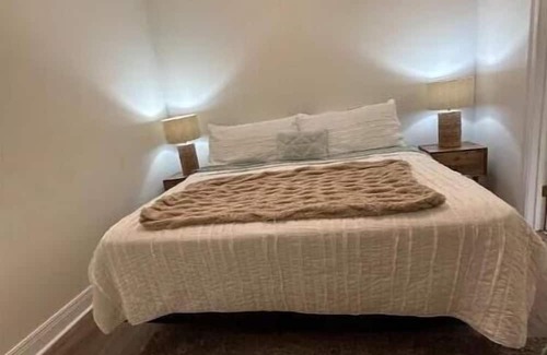 Vicksburg Apartamento | Location Domination-Victorian Apt.-1King-1Queen-2fullbaths