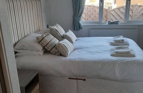 Gisleham Cabina | 2 bedroom accommodation in Lowestoft