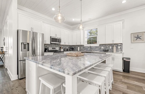 Crystal Beach Casa | Clear Sky by AvantStay | 5min walk to the beach!