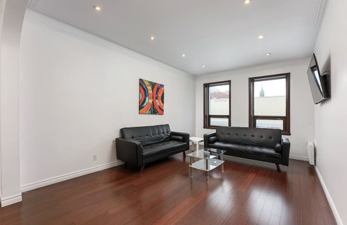 La Petite-Patrie Apartamento | Spacious Loft with Parking ($12/day)