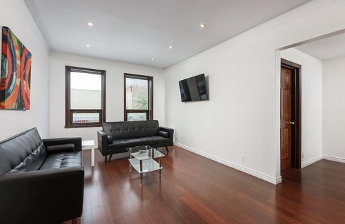 La Petite-Patrie Apartamento | Spacious Loft with Parking ($12/day)