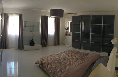 Tal-Ghoqod Casa | This Flat is Very Close to Might Clubs St Julians. Just by Wall 8 min From Home