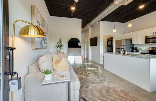 Nashville Apartamento | Studio with 2 Queen Beds 7 mins to DT!