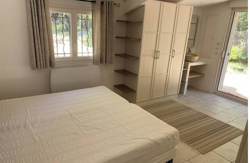 Mejannes-le-Clap Casa | Holiday home - 7-8 person(s) - quiet - large fenced property