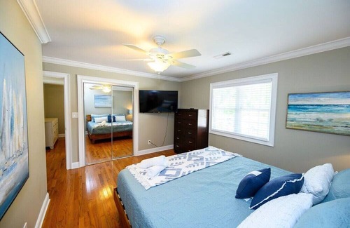 Socastee Casa | Private Dock w/ Hot Tub + King suite {Tiki Time}