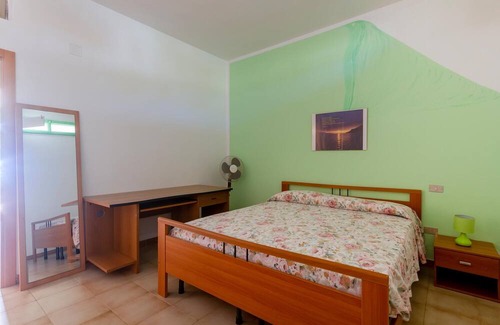 Mattinata Apartamento | Enjoy a magnificent view of the sea from this vacation apartment.