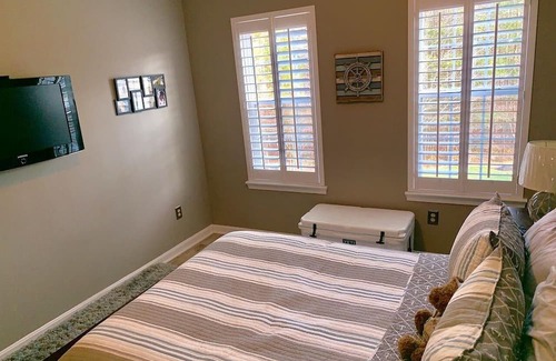 Essex Condominio | Cozy, clean, peaceful and modern condo in safe area. Come lay back & Relax!