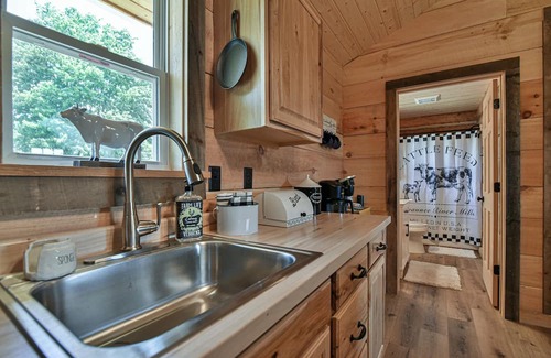 Hendersonville Cabina | Beautiful Log Cabin on Horse Farm The Holy Cow