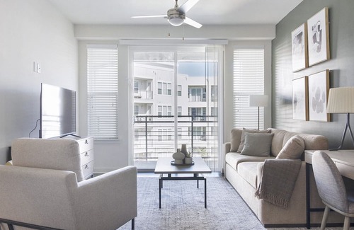 Covington Apartamento | Modern Apartment in Prime Location (ID9172X20)