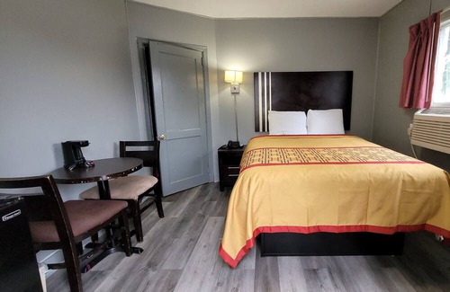 Bear Creek Hotel | Rock Haven Motel