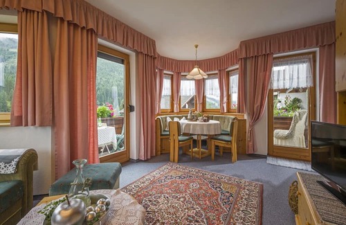 Gerlos Casa | Apartment garden view for 3-4 people