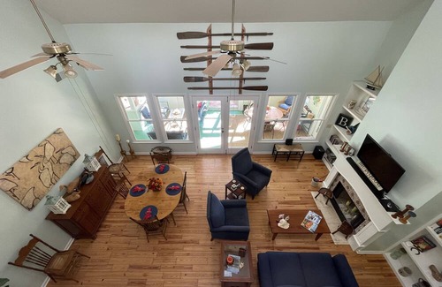 Melrose on the Beach Casa | Single Family Home, Golf Cart Included & Land trans Round Trip! Pool Open!