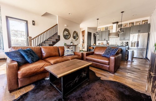 Edgehill Casa | BROADWAY GETAWAY - HEART OF GULCH - MINS TO BROADWAY