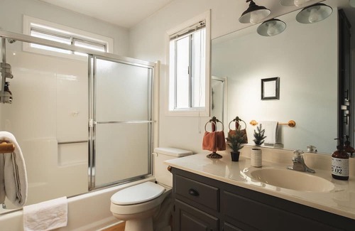 Big Bear Lake Cabaña | Walk/Bike to BikePark/Lake/Zoo/Trails + FirePit + Pet/Baby-friendly