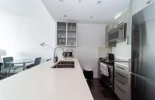 Downtown Eastside Apartamento | Bright and Modern One Bed Penthouse