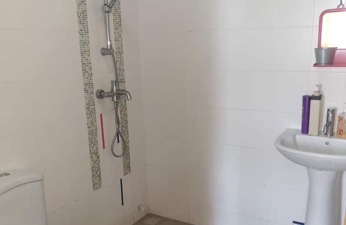 Yishun Apartamento | clean air condition double bed room. great location