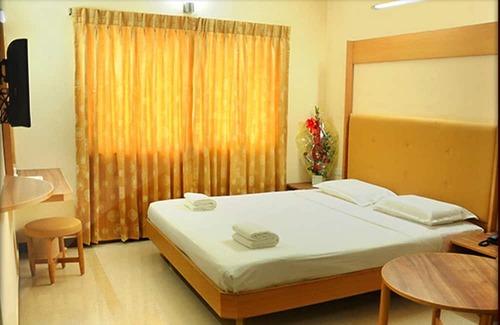 Madurai Casa | Warmly decorated rooms/Vandiyur Lake view Stay