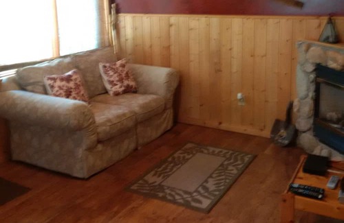 East Kootenay Cabina | Beautiful Cabin with private hot tub in quiet setting