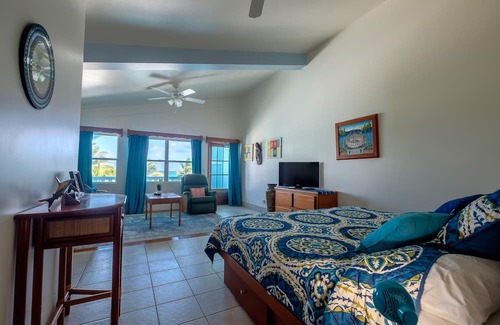 San Pedro Condominio | "Sunset Beach" A6! - 3 bedroom/2 balconies face private beach/WiFi/AC/kayaks