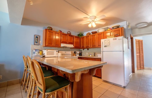 San Pedro Condominio | "Sunset Beach" A6! - 3 bedroom/2 balconies face private beach/WiFi/AC/kayaks