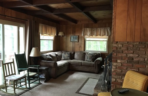 Conway Chalet De Esquí | Waterfront Chalet with private beach in the White Mountains of New Hampshire.