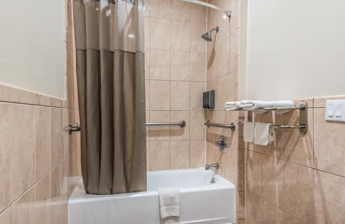 Aldine Hotel | Scottish Inns & Suites IAH Airport - Beltway 8