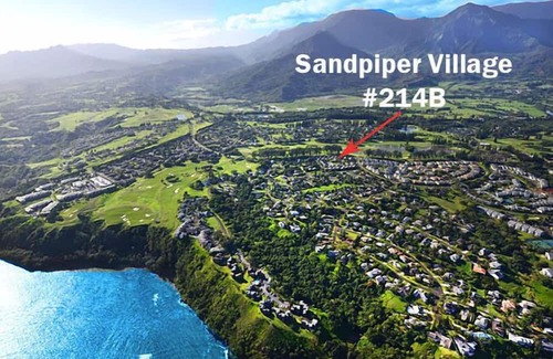 Princeville Apartamento | Air Conditioned Upstairs Studio w/RESERVED PARKING; Pool, -WIFI-Walk to Beach