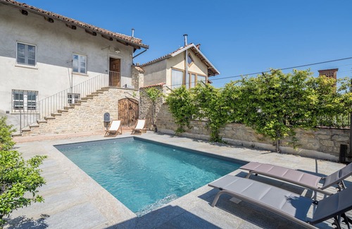 Monforte d'Alba Apartamento | Ca Fredo Apartment With Pool Monforte