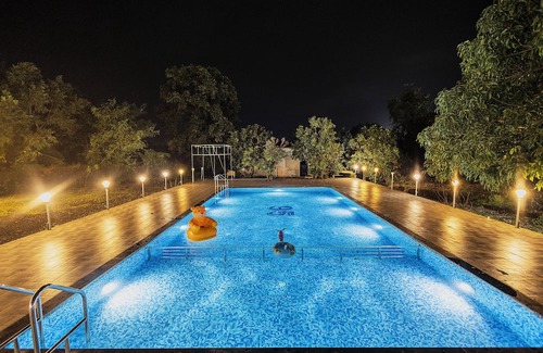 Karjat Complejo | Arbor Resort