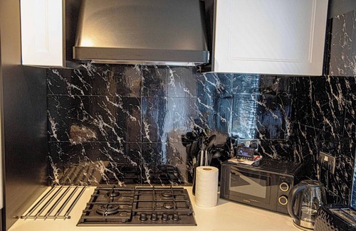 Droylsden Casa | Home in Manchester Near Etihad Stadium - Parking