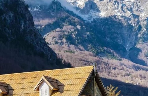 Theth Cama Y Desayuno | Bujtina Tinari