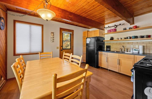 Fox Farm Casa | The Mountain Treehouse