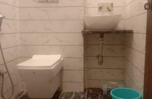 Dhanauli Hotel | Hotel C S Inn