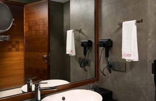 Neyyattinkara Hotel | GOLDEN CASTLE