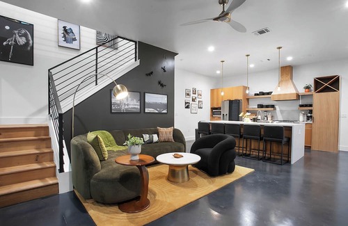 South Lamar Casa | Thonton Unit A & B