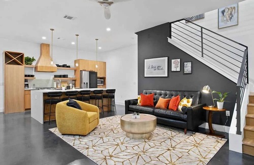 South Lamar Casa | Thonton Unit A & B