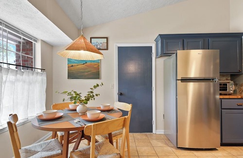 Whitemarsh Island Casa | New Meets Nostalgic- Cottage Sleeps 8