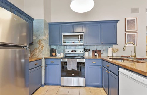 Whitemarsh Island Casa | New Meets Nostalgic- Cottage Sleeps 8