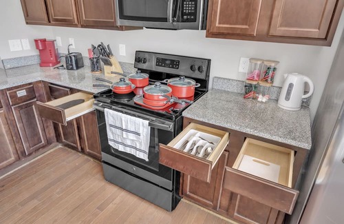 Southwest Raleigh Casa | Upscale King 3BR Townhouse Mins Downtown