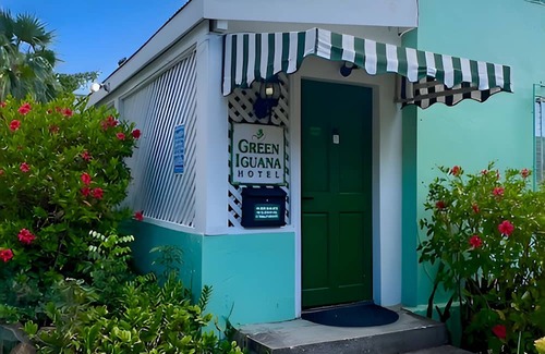 Estate Kings Quarter Hotel | The Green Iguana Hotel