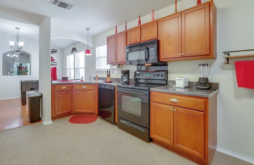 North San Antonio - SAT Cabaña | San Antonio Area Home w/Deck, 14 Mi to Dtwn!