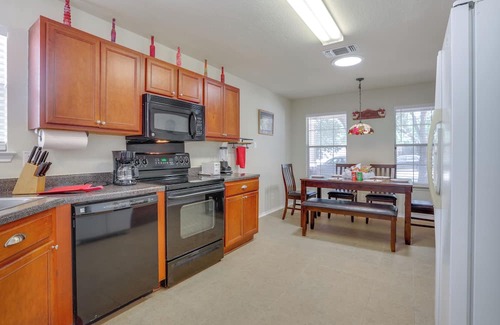 North San Antonio - SAT Cabaña | San Antonio Area Home w/Deck, 14 Mi to Dtwn!