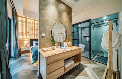 Emeishan Casa | Room-heinemann Hotel Courtyard or Terrac