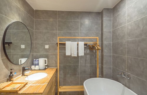 Emeishan Casa | Room-heinemann Hotel Loft Suite With two