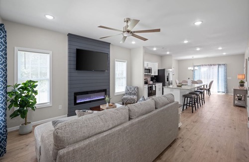 Clarksville Casa | The Lopez Lounge in Downtown