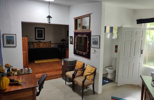 Mbabane Cama Y Desayuno | Garden of Eden Cottages and Guest House