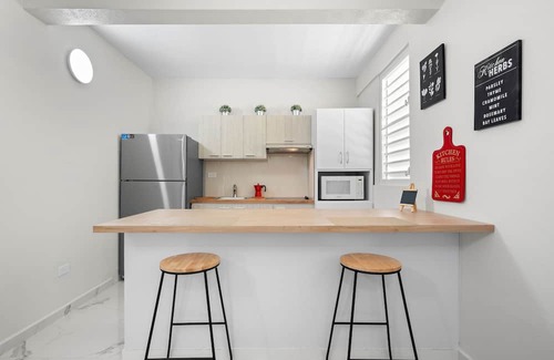 Manati Apartamento | Modern 2 BR Apt Great Location Smart TV AC