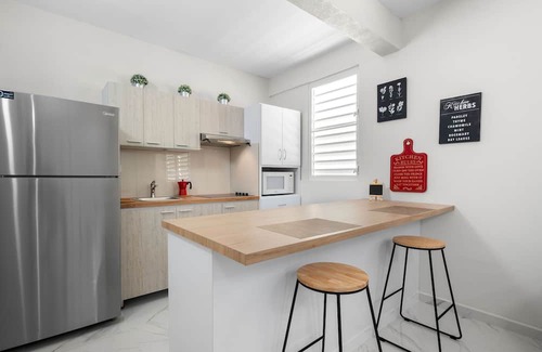 Manati Apartamento | Modern 2 BR Apt Great Location Smart TV AC